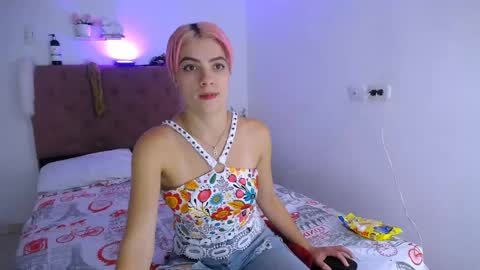Snapshot of laura_candy02 chatting on 02.18.25 LAURA online show from 02.18.25
