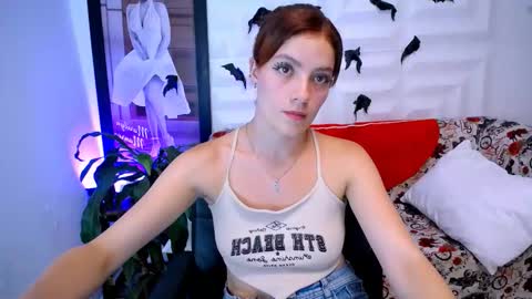 Snapshot of laura_candy02 chatting on 10.21.25 LAURA online show from 10.21.25