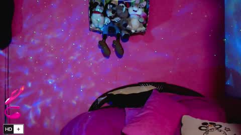 Snapshot of laura_fountain_ chatting on 03.12.26 weedcam Curly Laura OF online show from 03.12.26