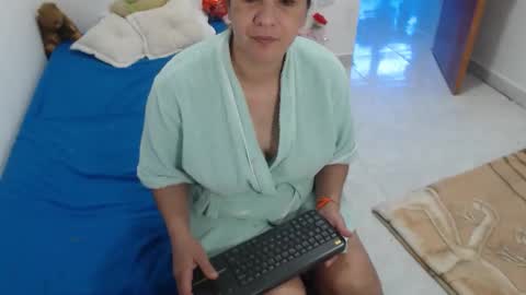 laura_foxx2379 online show from 11.17.25