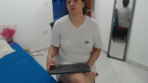 laura_foxx2379 online show from 11.28.25