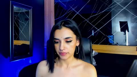 Snapshot of laura_hentai chatting on 12.11.24 Laura online show from 12.11.24