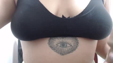  Laura  online show from 09.18.25