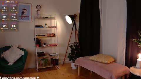 Snapshot of laura_lee chatting on 10.19.25 Laura Lee. online show from 10.19.25