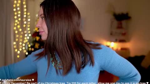Snapshot of laura_lee chatting on 12.15.25 Laura Lee. online show from 12.15.25