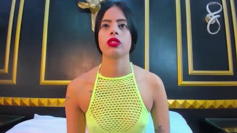 L A U R A online show from 11.25.25