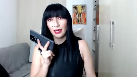 Laura online show from 02.11.25