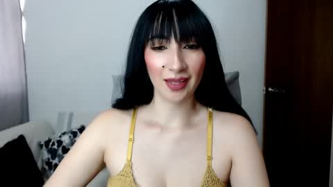 Snapshot of laura_pervert_ chatting on 05.10.26 Laura online show from 05.10.26