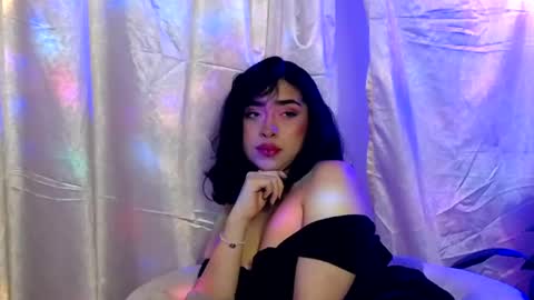 laura_pink01 online show from 02.13.25