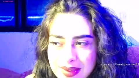 laura_pink01 online show from 12.17.25
