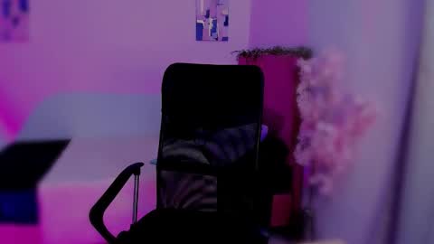 Laura Rose online show from 11.15.25