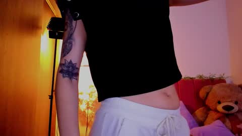Snapshot of laura_r23 chatting on 03.22.26 Laura Rose online show from 03.22.26