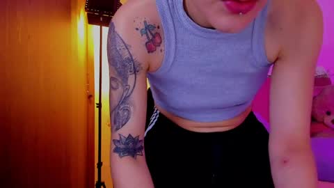 Snapshot of laura_r23 chatting on 03.29.26 Laura Rose online show from 03.29.26