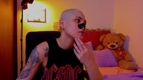 Snapshot of laura_r23 chatting on 04.02.26 Laura Rose online show from 04.02.26