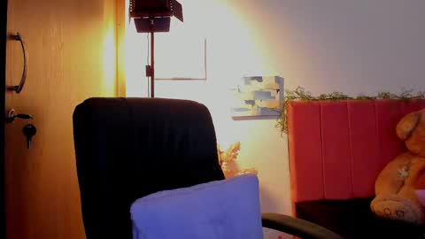 Snapshot of laura_r23 chatting on 04.15.26 Laura Rose online show from 04.15.26