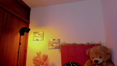 Snapshot of laura_r23 chatting on 04.22.26 Laura Rose online show from 04.22.26
