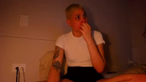 Snapshot of laura_r23 chatting on 04.24.26 Laura Rose online show from 04.24.26