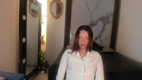 Snapshot of laura_serena chatting on 04.01.26 laura_serena online show from 04.01.26