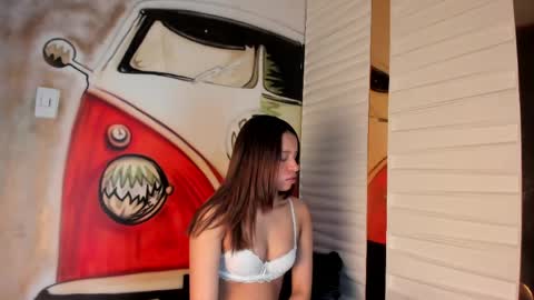 Snapshot of laura_serena chatting on 04.15.26 laura_serena online show from 04.15.26