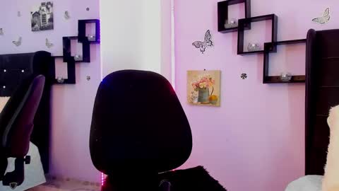 Snapshot of laurablue_ chatting on 12.18.24 Laura Blue online show from 12.18.24