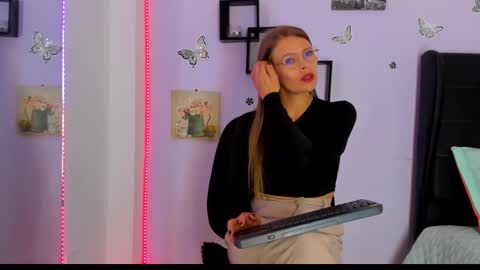 Snapshot of laurablue_ chatting on 01.22.25 Laura Blue online show from 01.22.25