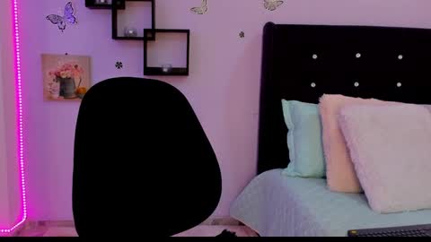 Snapshot of laurablue_ chatting on 01.25.25 Laura Blue online show from 01.25.25