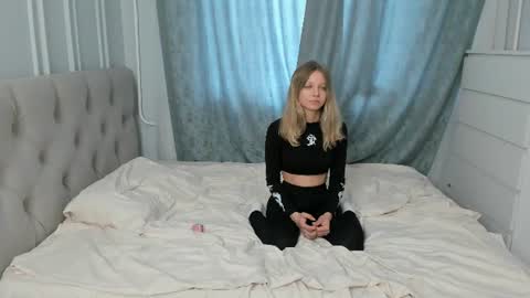 Leila online show from 06.12.26