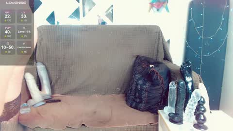 Snapshot of lauracrystall chatting on 01.21.25 LauraCrystall online show from 01.21.25