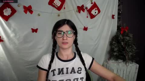 Snapshot of lauradre_ chatting on 01.02.25 Laura online show from 01.02.25