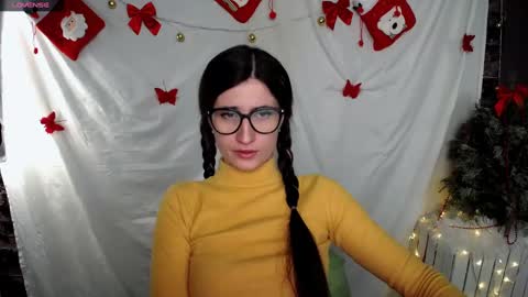 Snapshot of lauradre_ chatting on 01.04.25 Laura online show from 01.04.25