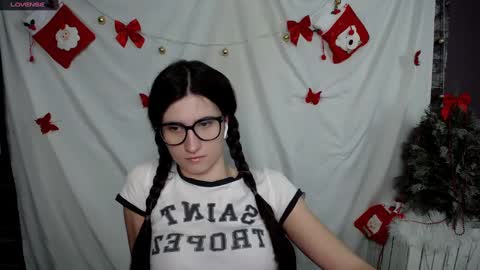 Snapshot of lauradre_ chatting on 01.07.25 Laura online show from 01.07.25