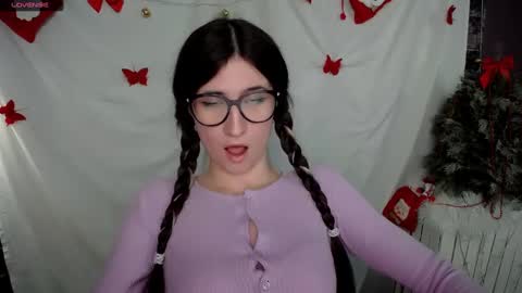 Snapshot of lauradre_ chatting on 01.10.25 Laura online show from 01.10.25