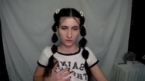 Snapshot of lauradre_ chatting on 02.02.25 Laura online show from 02.02.25