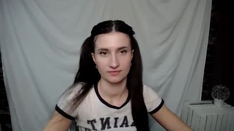 Snapshot of lauradre_ chatting on 02.17.25 Laura online show from 02.17.25