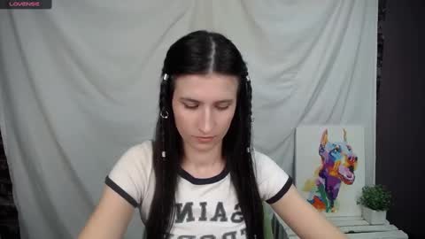 Snapshot of lauradre_ chatting on 03.09.25 Laura online show from 03.09.25