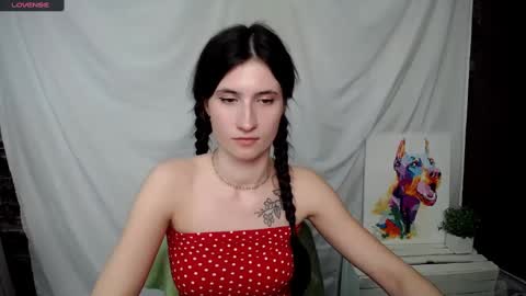 Snapshot of lauradre_ chatting on 03.10.25 Laura online show from 03.10.25