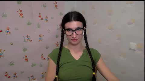 Snapshot of lauradre_ chatting on 10.25.25 Laura online show from 10.25.25