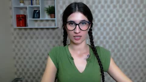 Snapshot of lauradre_ chatting on 11.05.25 Laura online show from 11.05.25