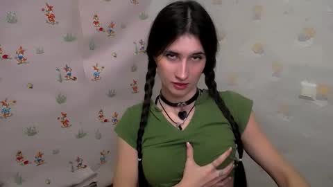 Snapshot of lauradre_ chatting on 11.22.25 Laura online show from 11.22.25