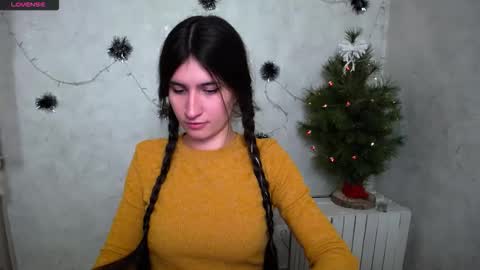 Snapshot of lauradre_ chatting on 12.15.25 Laura online show from 12.15.25