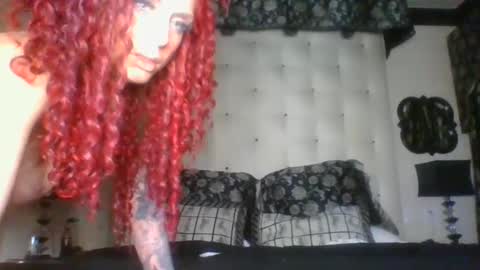 Snapshot of lauralye1983 chatting on 02.06.25 Lilian Banks online show from 02.06.25