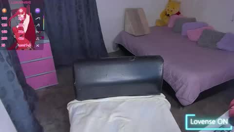 Snapshot of lauramayer chatting on 11.26.25 Laura Mayer online show from 11.26.25