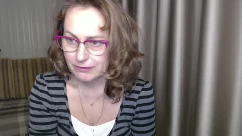 Lauraoven1 online show from 12.20.24