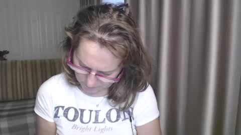 Lauraoven1 online show from 12.27.24