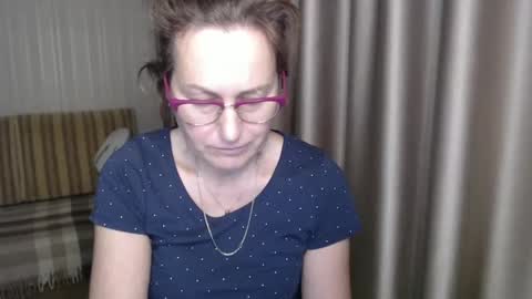 Lauraoven1 online show from 01.15.25