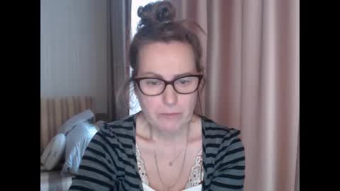 Lauraoven1 online show from 02.17.25