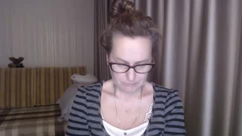 Lauraoven1 online show from 02.17.25