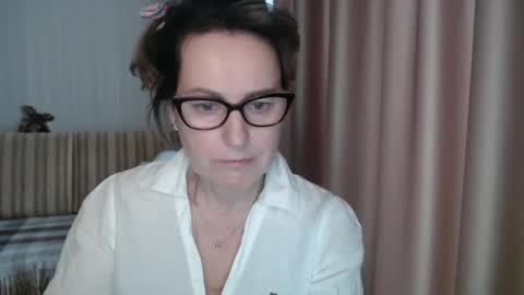 Lauraoven1 online show from 02.25.25