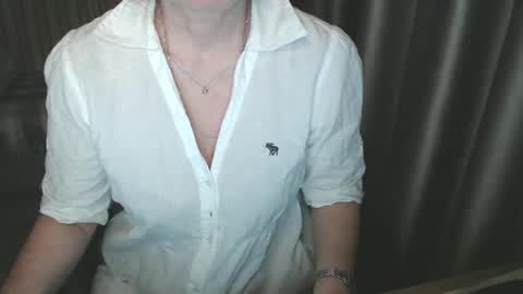 Lauraoven1 online show from 03.04.25