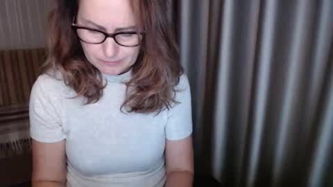 Lauraoven1 online show from 11.16.25